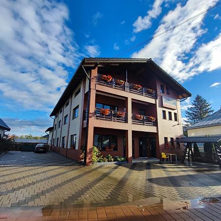Enigma Bucovinei Hotel Vicovu de Jos Eksteriør billede