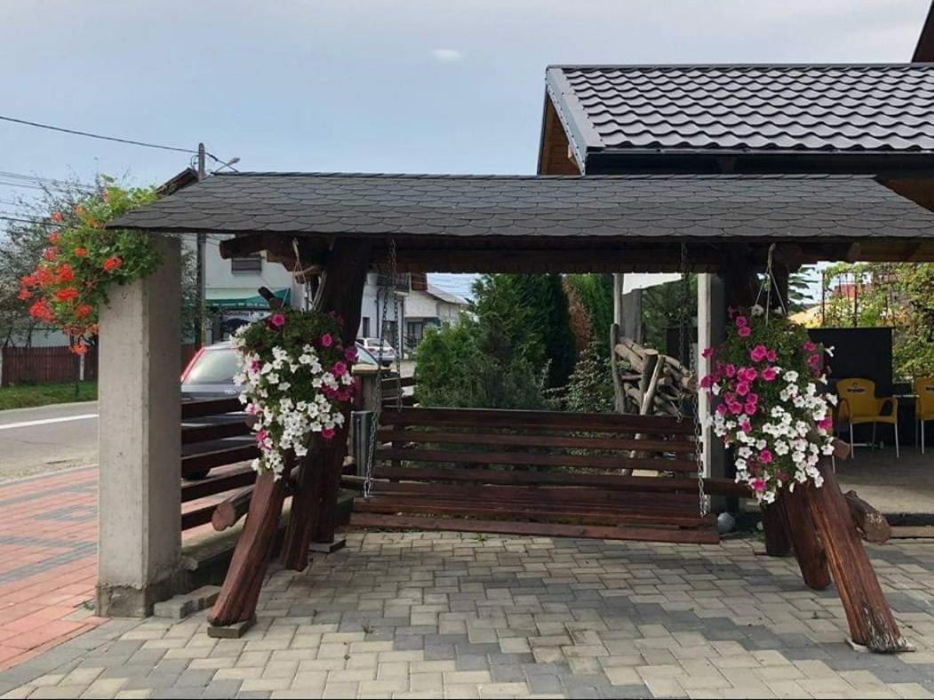 Enigma Bucovinei Hotel Vicovu de Jos Eksteriør billede