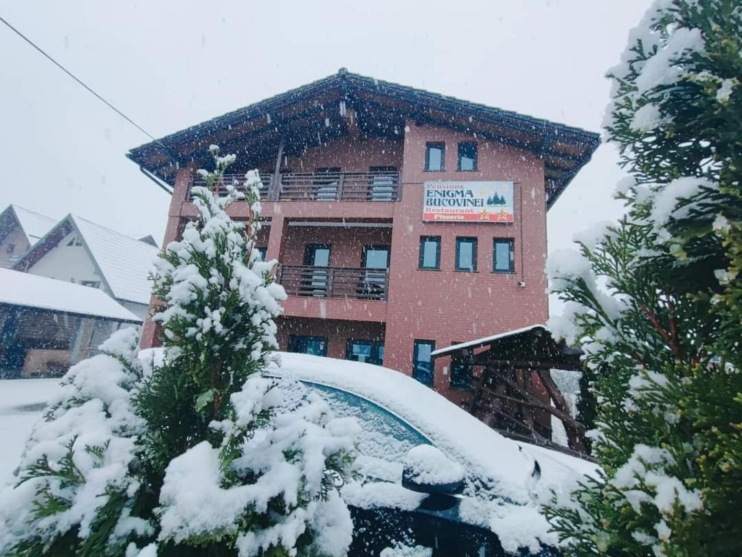 Enigma Bucovinei Hotel Vicovu de Jos Eksteriør billede
