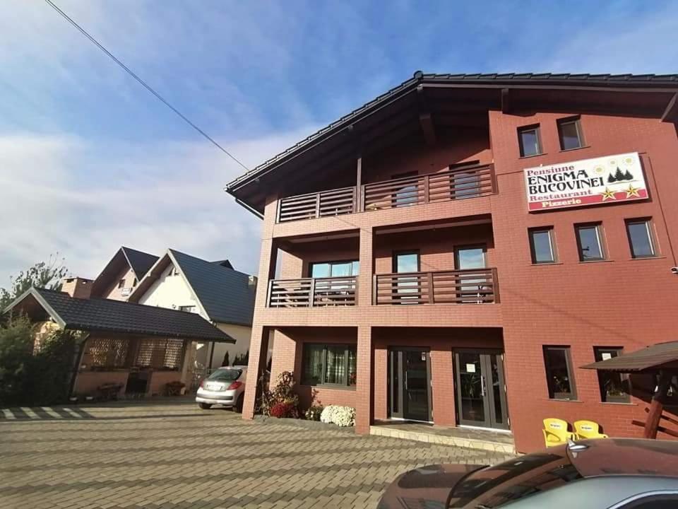 Enigma Bucovinei Hotel Vicovu de Jos Eksteriør billede