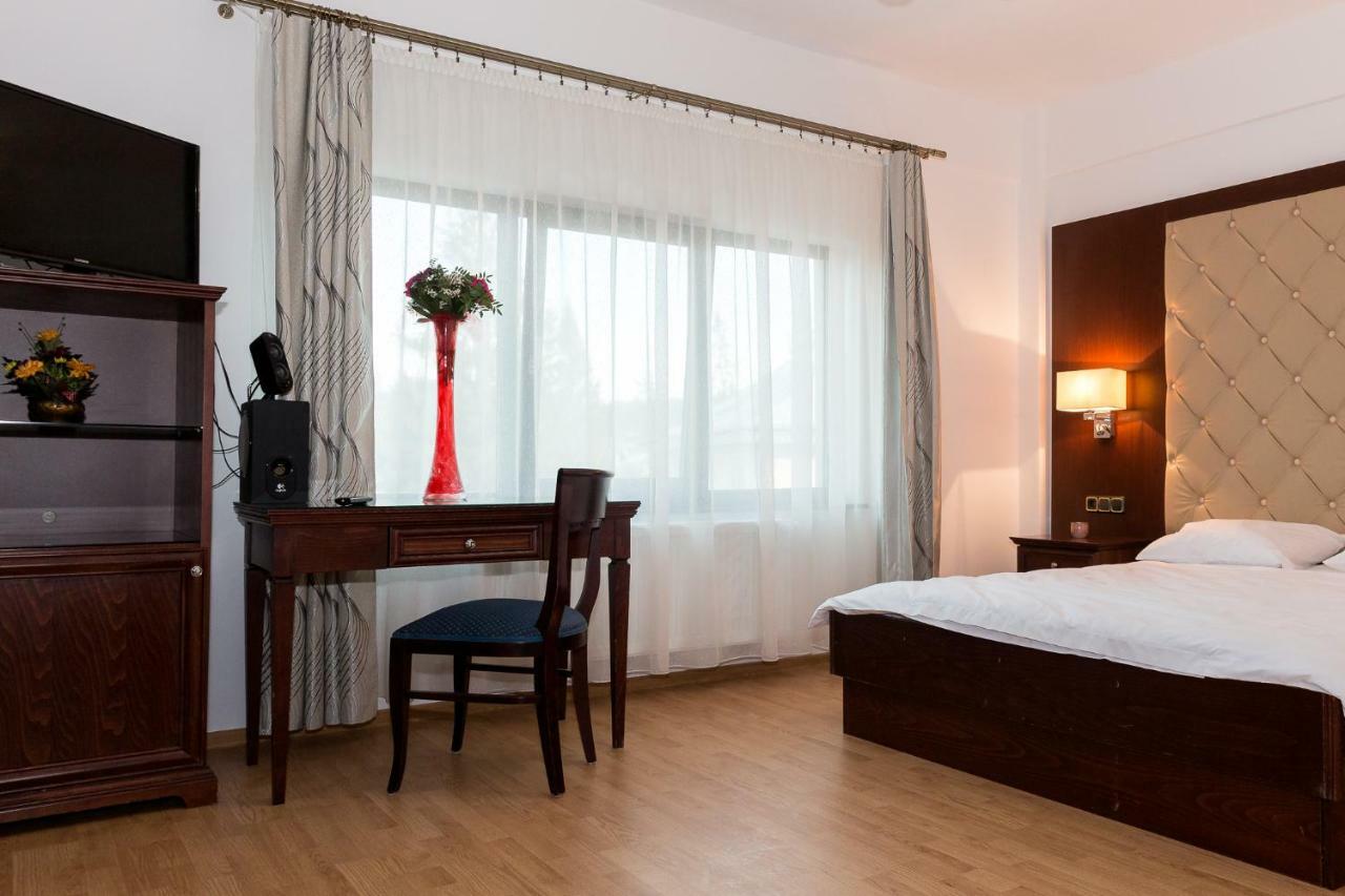 Enigma Bucovinei Hotel Vicovu de Jos Eksteriør billede