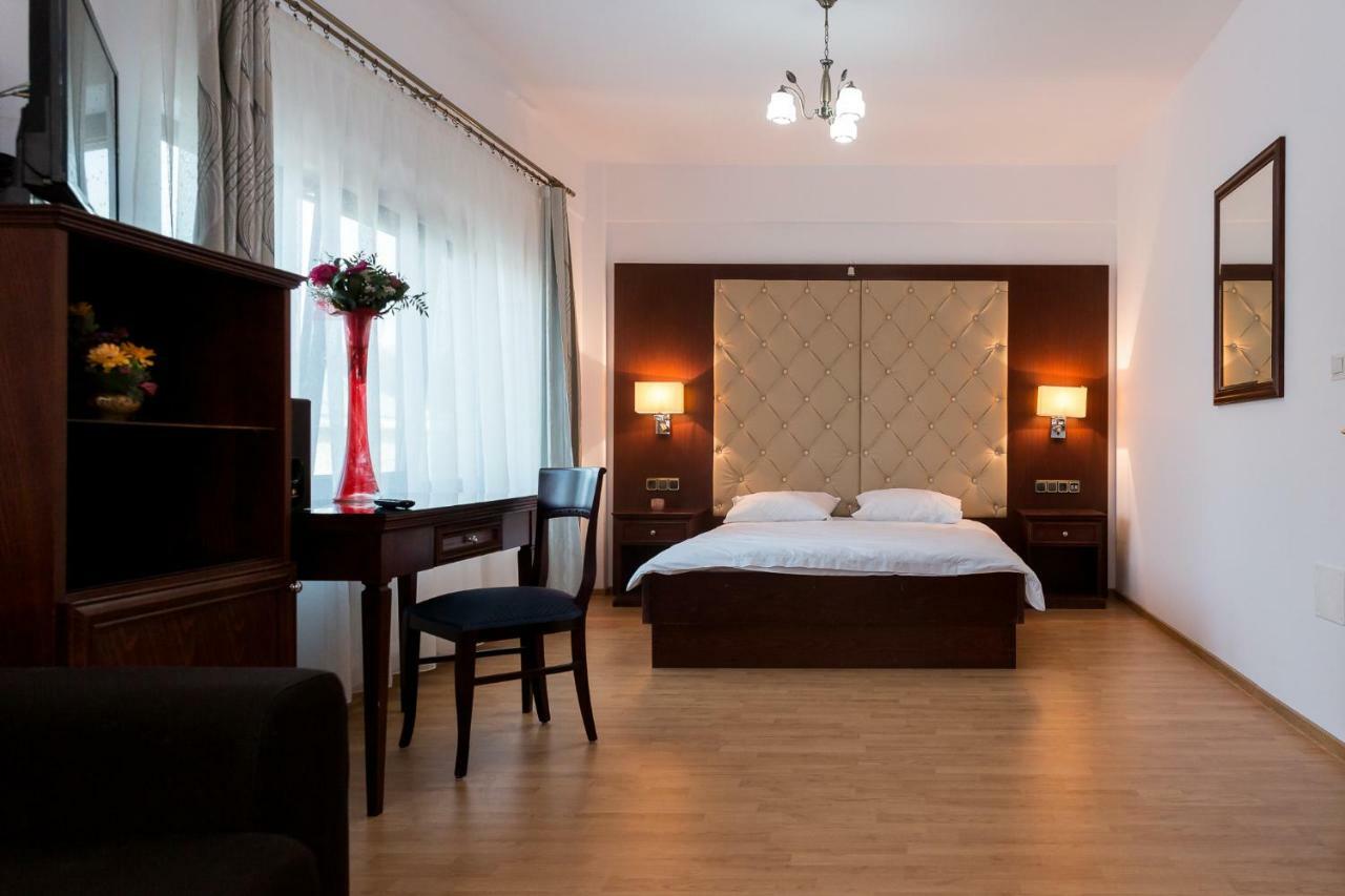 Enigma Bucovinei Hotel Vicovu de Jos Eksteriør billede