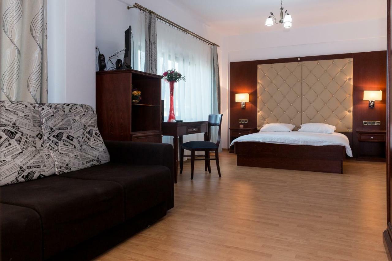 Enigma Bucovinei Hotel Vicovu de Jos Eksteriør billede