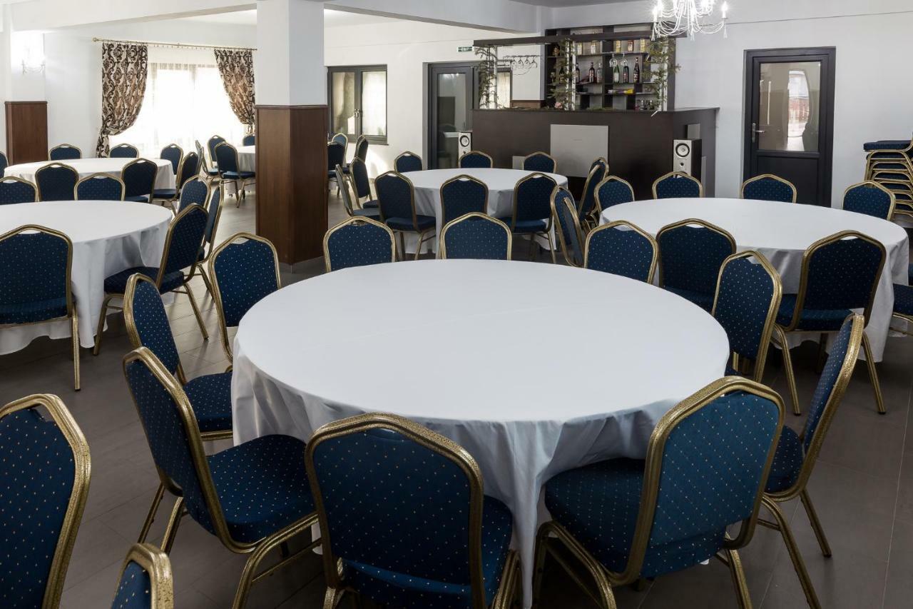 Enigma Bucovinei Hotel Vicovu de Jos Eksteriør billede